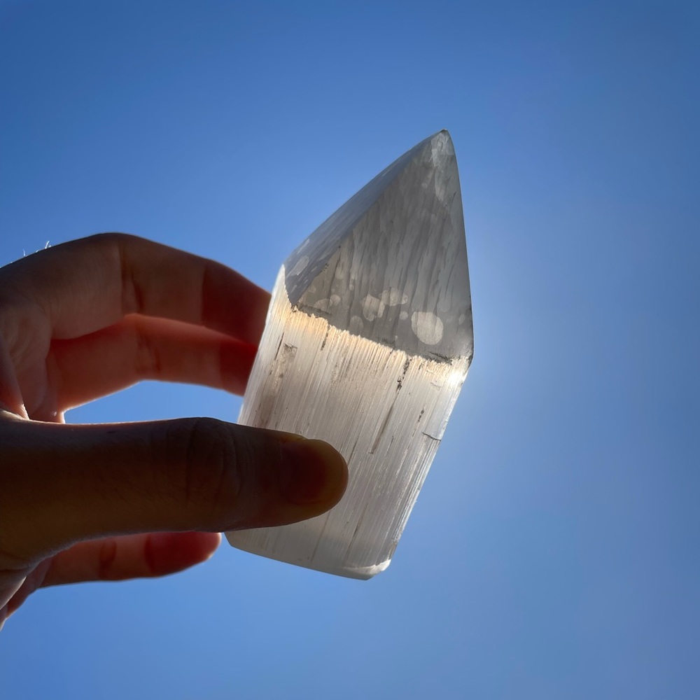 Stunning Selenite tower - Picture 5 of 15